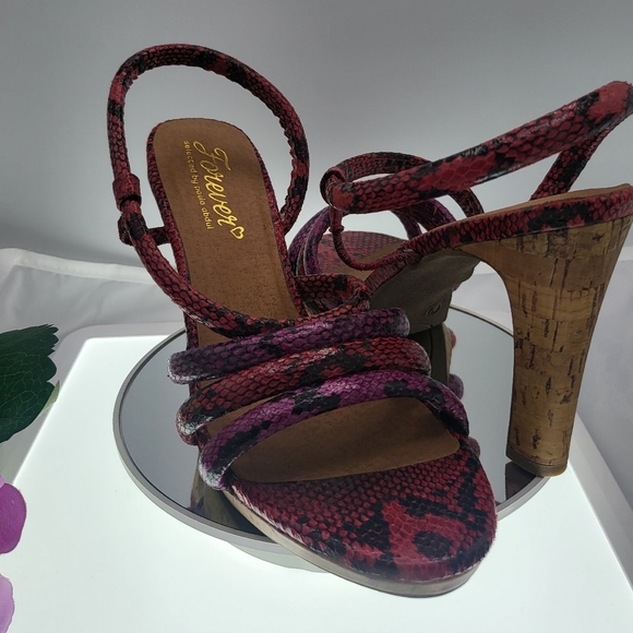 Animal Reptile Snakeskin Print Fuschia Purple Cork Heels -by Paula Abdul size 9 - Picture 6 of 7